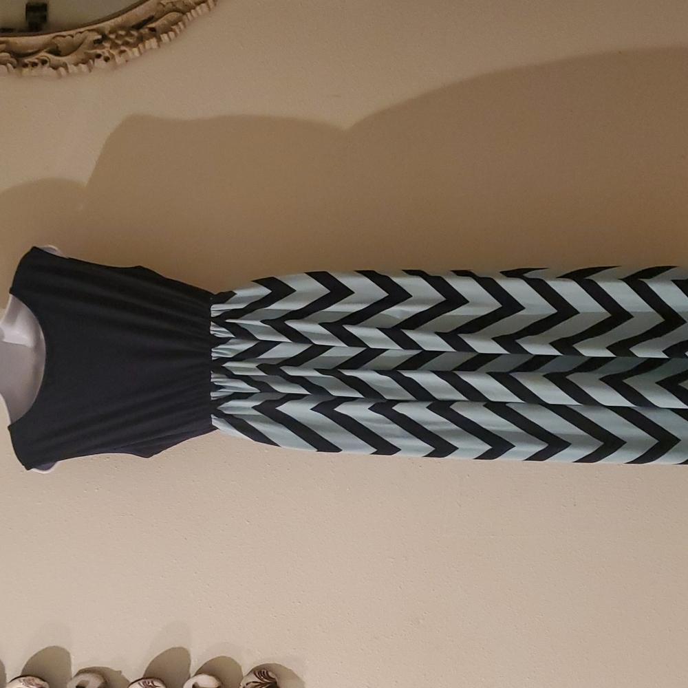 Dress - Picture 2 of 3